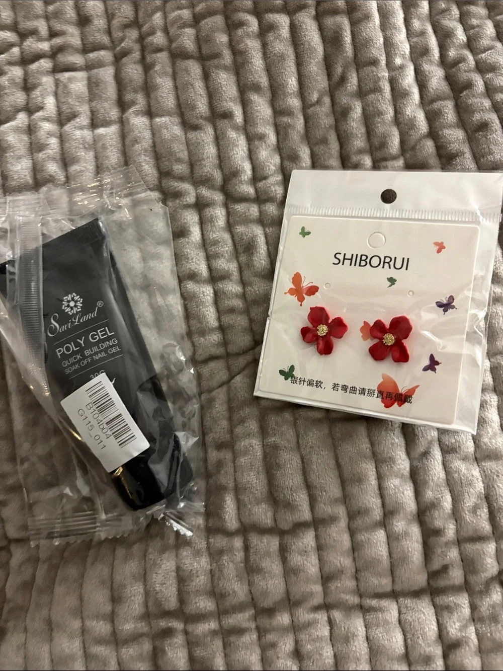 Red Floral Hair Studs – Set of 2 Decorative Hair Accessories